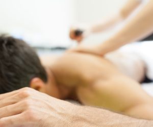 physiotherapist-applying-massage-2025-01-09-12-25-58-utc